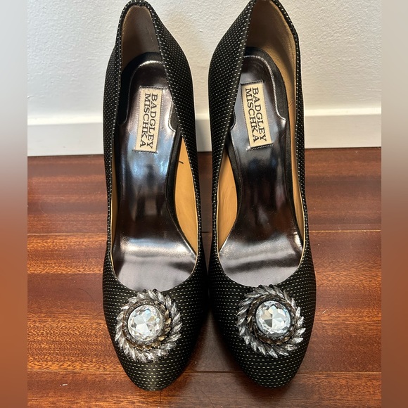 Badgley Mischka Vintage Style Jewelled Pumps - Picture 2 of 11
